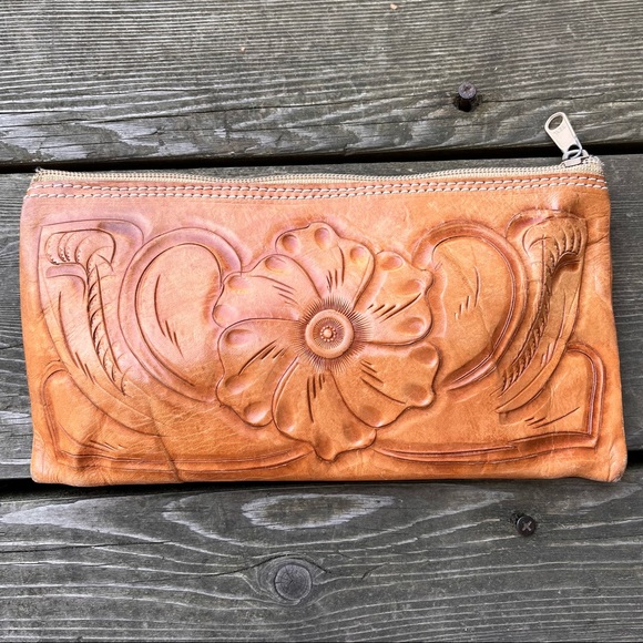 Vintage Tooled Poppy Clutch Purse - Picture 12 of 16